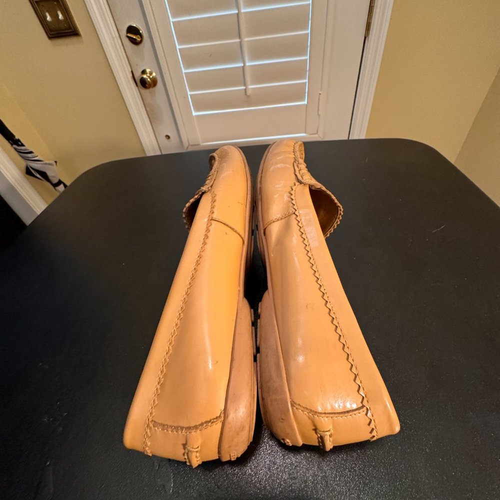 Coach Odette Solid tan Patent Leather Driver Loafer gold Logo Size 8.5 - Picture 2 of 12